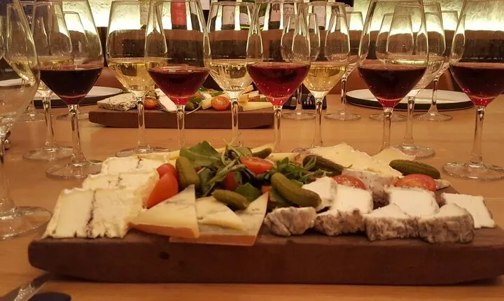 Food Tour Near Eiffel with Wine Cheese Tasting & Hotel Pick up