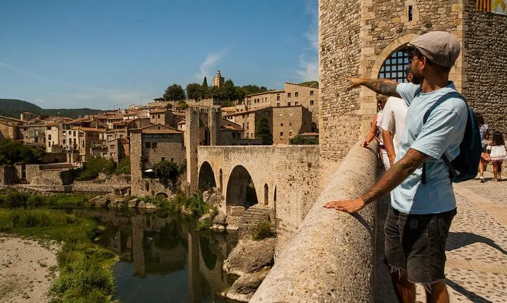 Private Full Day Trip to Medieval Villages of Catalonia + Lunch front of a Lake