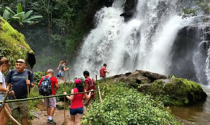Doi Inthanon National park and 2 hours hiking with private tour