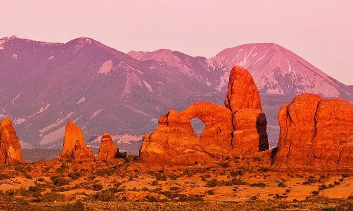 3-Hours Sunset Arches National Park Pavement Sights Tour