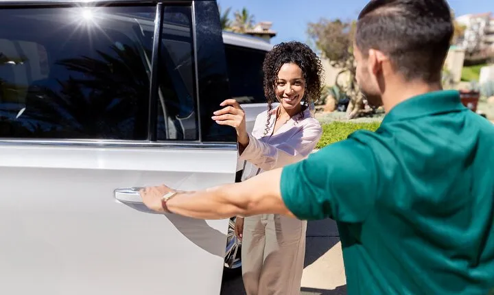 Private SUV Round-Trip from Airport to Hotels in Puerto Los Cabos