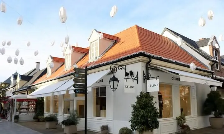 Private Shopping Tour from Paris hotels to La Vallee Village