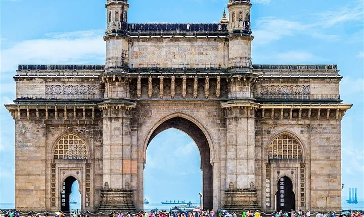 South Mumbai City with Dharavi Slum Tour in Private Vehicle