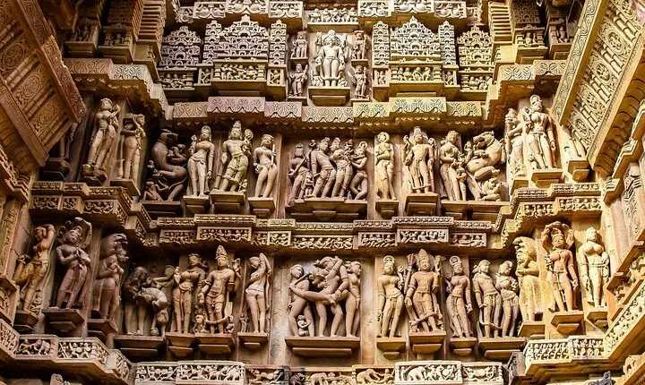 Private Transport Triangle Tour with Orchha, Khajuraho, Varanasi 