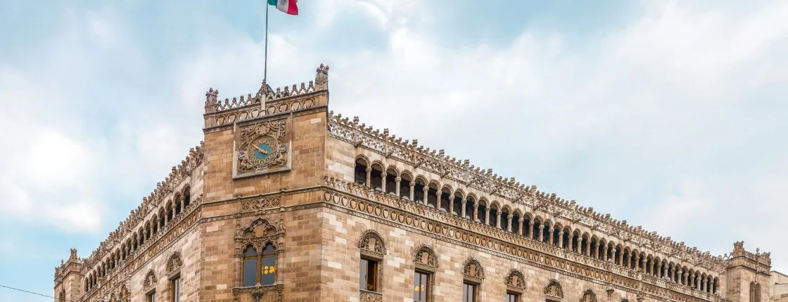 Palaces and historical buildings of Mexico City guided tour