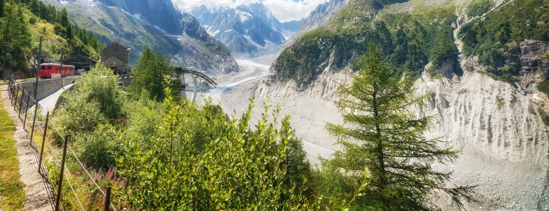 Guided day trip to Chamonix with cable car and mountain train from Geneva