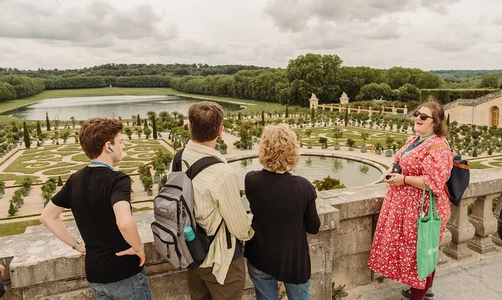 Small Group Paris to Versailles Guided Day Trip & Garden Access