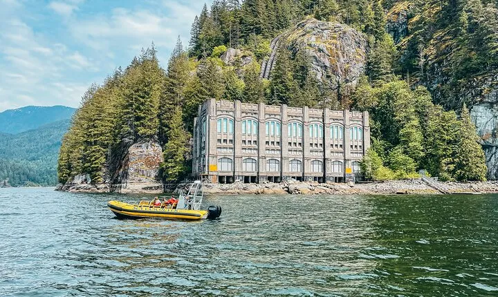Vancouver Waterfront Sightseeing Tour - City and Waterfall