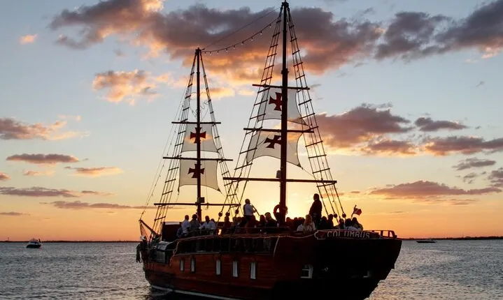 Enjoy The Spanish Galeon with a Romantic Night Dinner in Cancun