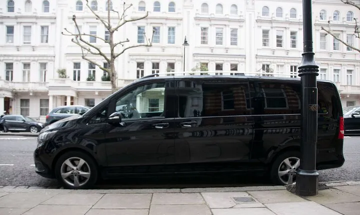 London Gatwick (LGW) Airport Arrival Shared Transfer - Airport to Hotel