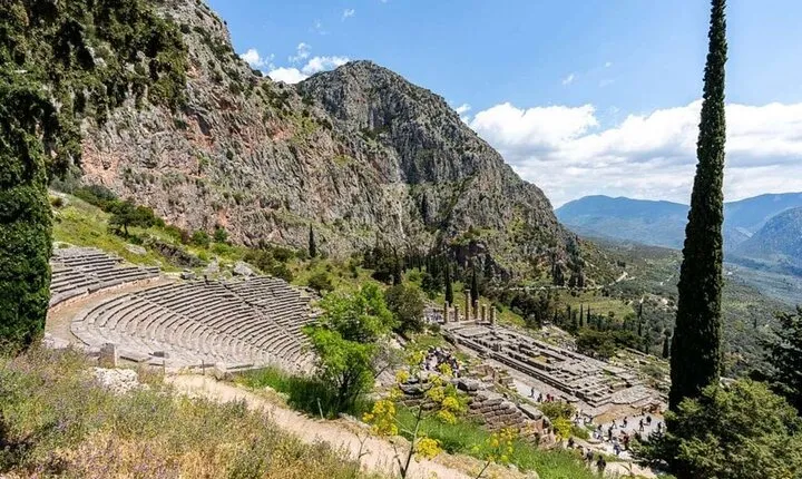 Delphi and Meteora 2 days Private Tour