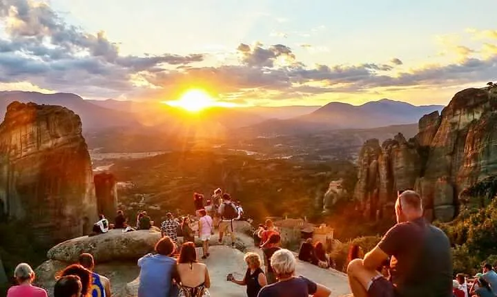 Majestic Sunset Meteora Tour with Local Guide