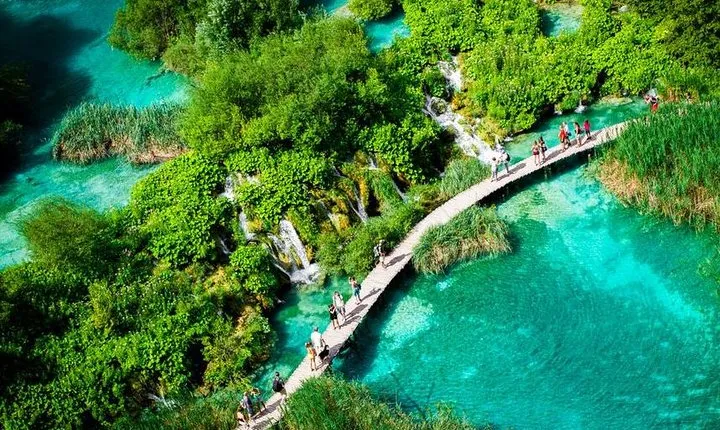 Zadar to Plitvice lakes: Guided tour with pre-booked tickets