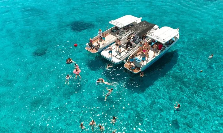 Blue Cave Full-Day Boat Tour with Hvar and 5 Islands