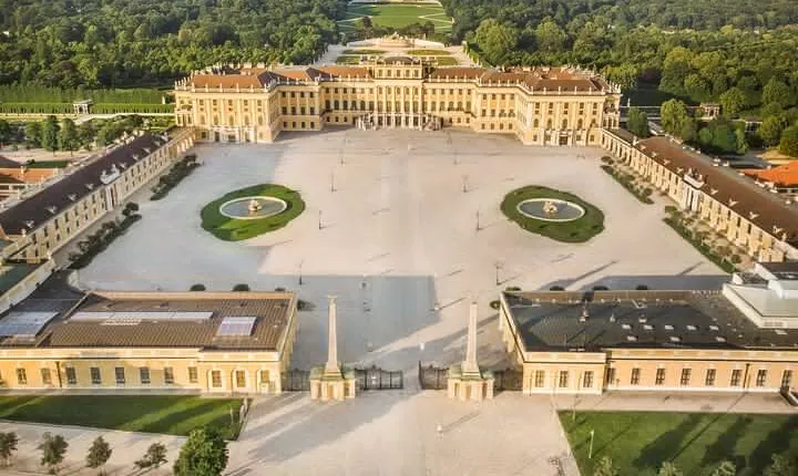 Schönbrunn Palace Vienna Ticket with 2-course lunch