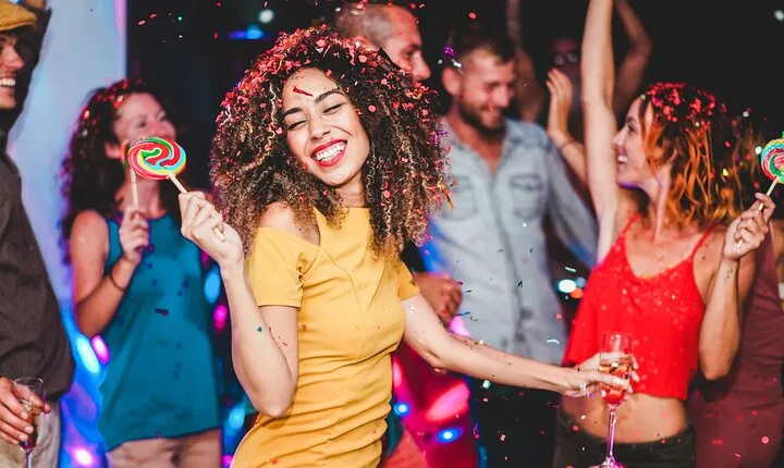 Exclusive Party Tour with Drinks in New York City