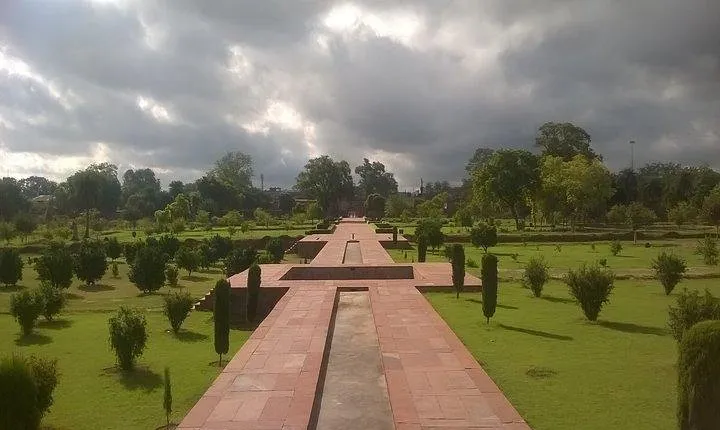 Full Day Agra Tour With FatehPurSikri and More