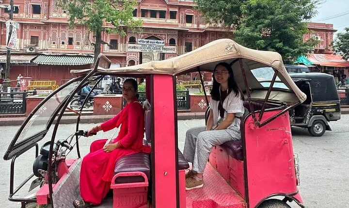 Jaipur Half-Day Heritage Tour by Women-Driven E-Rickshaw