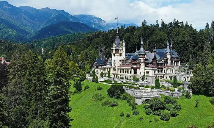 Dracula's Castle, Peles Castle and Brasov - Private Day Trip from Bucharest