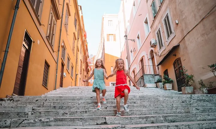 Bella Roma! Funny Family Private Tour - Games & Delicacies for Kids