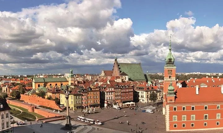 Walk through the Warsaw Old and New Town: like Phoenix from the ashes