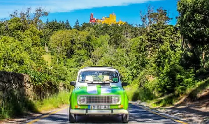 Private Half-Day Tour by Classic Car or Electric Jeep in Sintra