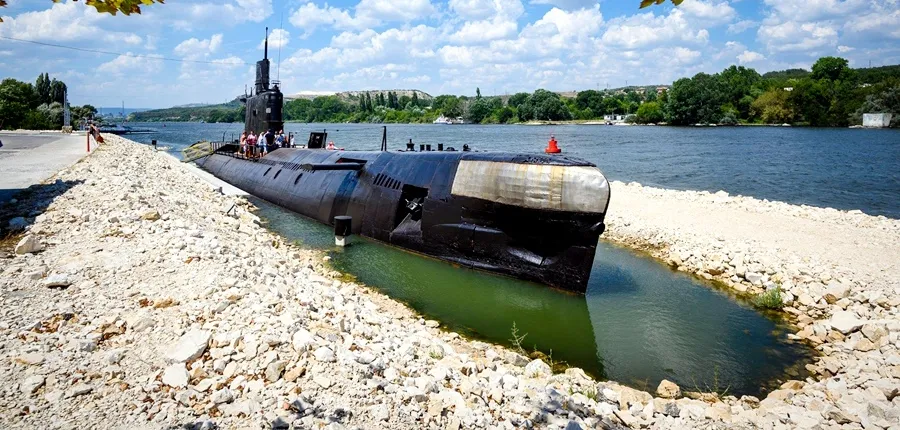 Private Tour in Museum of Glass and Museum Submarine Glory near Varna