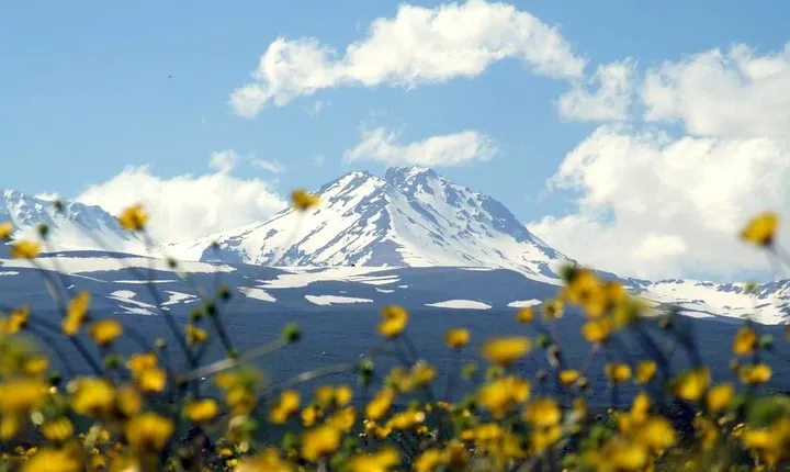 Group Tour: Amberd, Aragats, Lake Kari, Saghmosavank, Alphabet