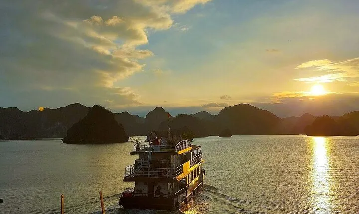 Experience the Best Lan Ha Bay Sunset Tour from Cat Ba Island