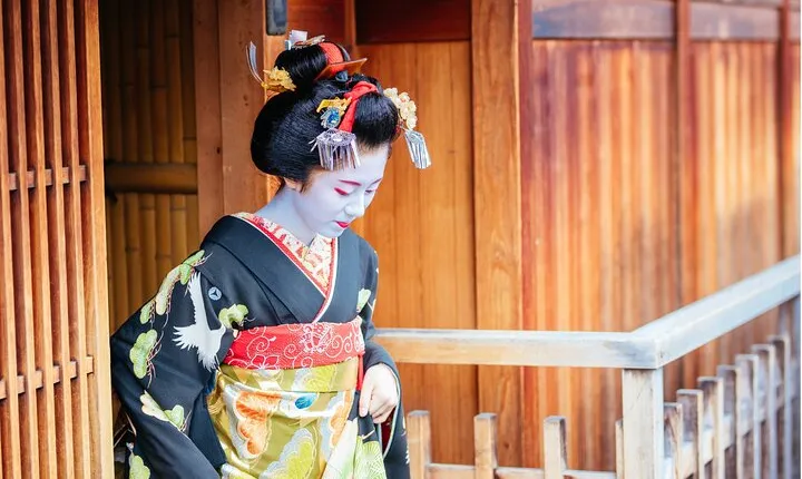 1 Hour Geisha Experience Show with Chinese Speaking Guide