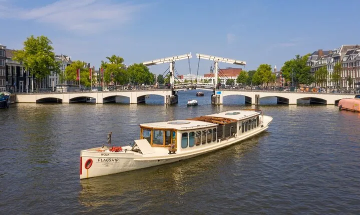 Amsterdam: Saloon Boat Cruise + Unlimited Drinks & Bite option