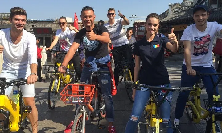 Beijing bike tour visit old temple and lanes, taste street foods