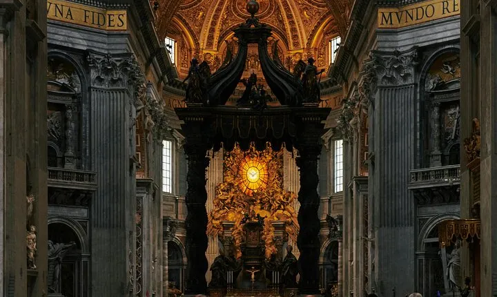 Small Group Guided Tour of St Peter Basilica