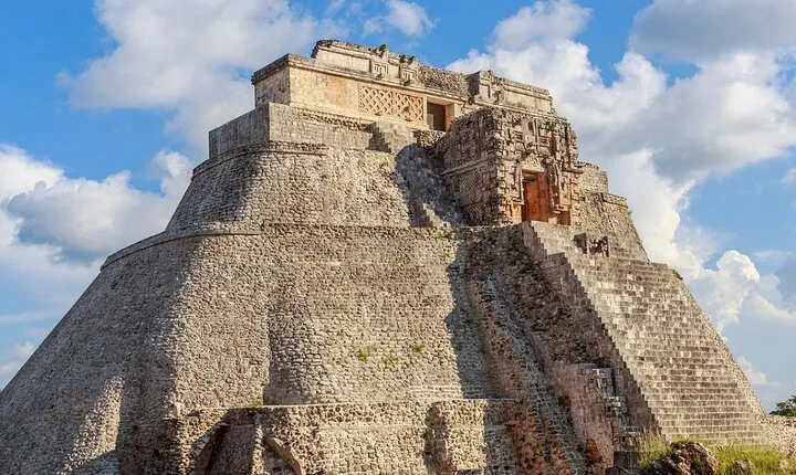 6-hour Guided Tour to Uxmal and Kabah Express