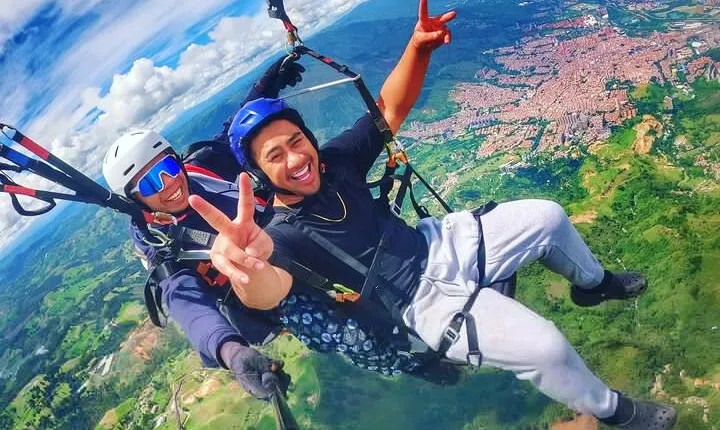 Medellin Paragliding Tour