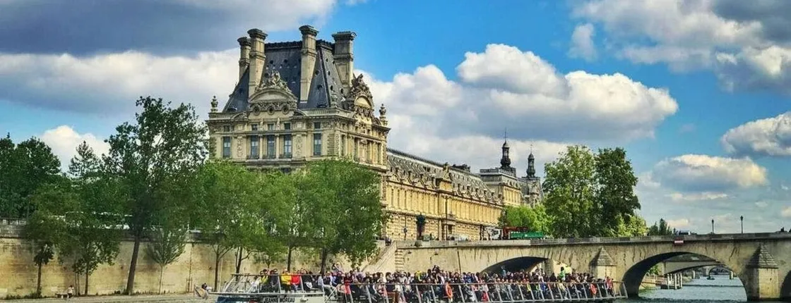 Paris 1-hour Seine river cruise