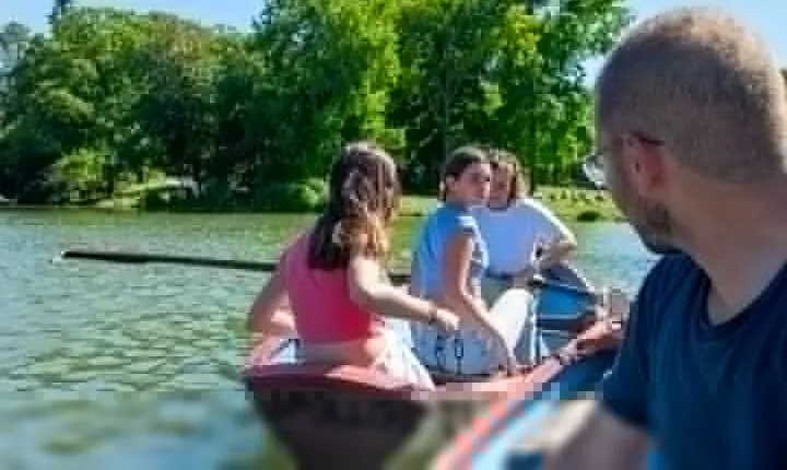 Paris Family Custom Tour: Kids-Friendly Day with Private Guide