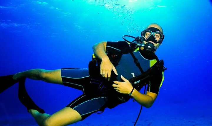 Full-Day Professional Wreck Diving Experience with SCUBA–Hurghada