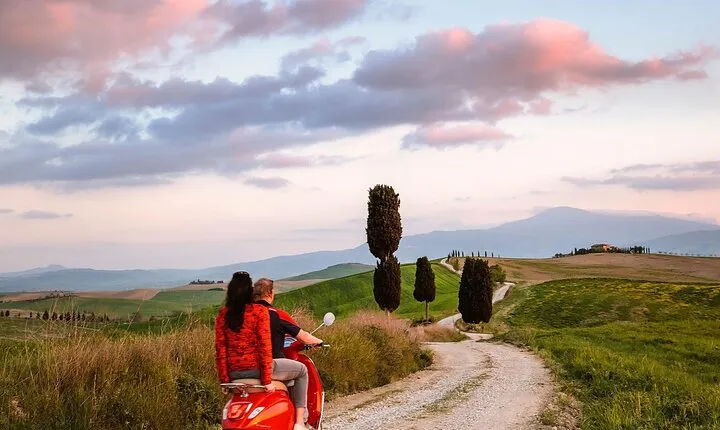Vespa tour in Rome with Dinner