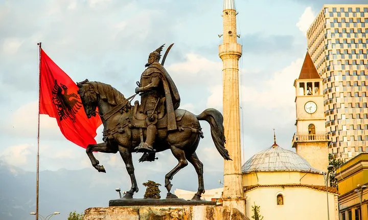 Tirana walking tour: A visit to the city castle and main museums