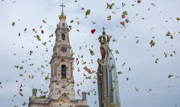 Fátima Nazaré and Óbidos Full Day Private Tour from Lisbon