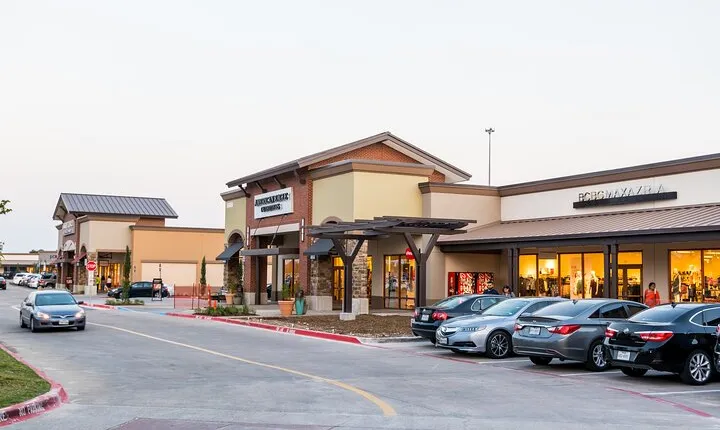 Private Shopping Tour from Dallas to Allen Premium Outlets