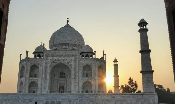Private 1-day Taj Mahal Sunrise Tour by Car from Delhi -All Incl.