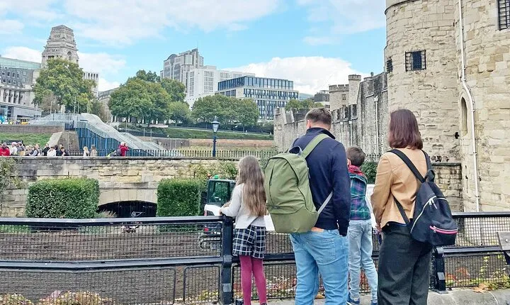 Tower of London & Tower Bridge Private Tour for Kids and Families