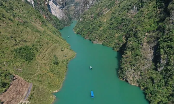 Private 4 Day Car Tour To The Loop in Ha Giang 