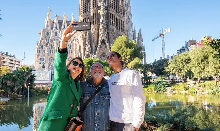 Sagrada Familia Small Group Guided Tour with Skip the Line Ticket