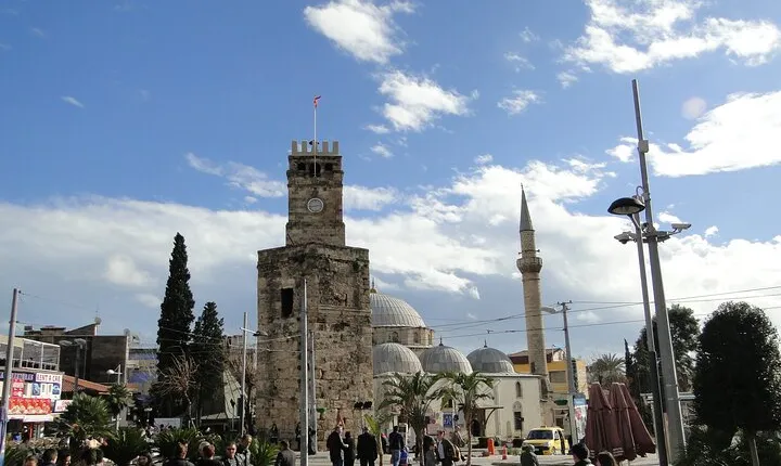 Explore The Old Town With Local Taste
