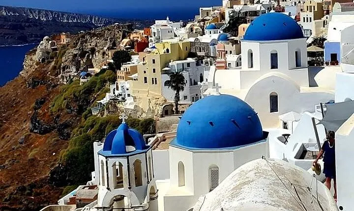 Half-Day Tour in Santorini with Pick Up