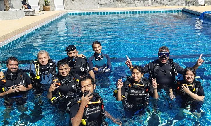 Scuba diving lesson for beginners (1 hour )