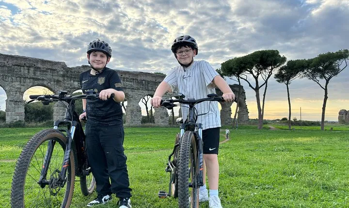 Private E-bike tour of Appian way, Aqueduct & catacombs with food